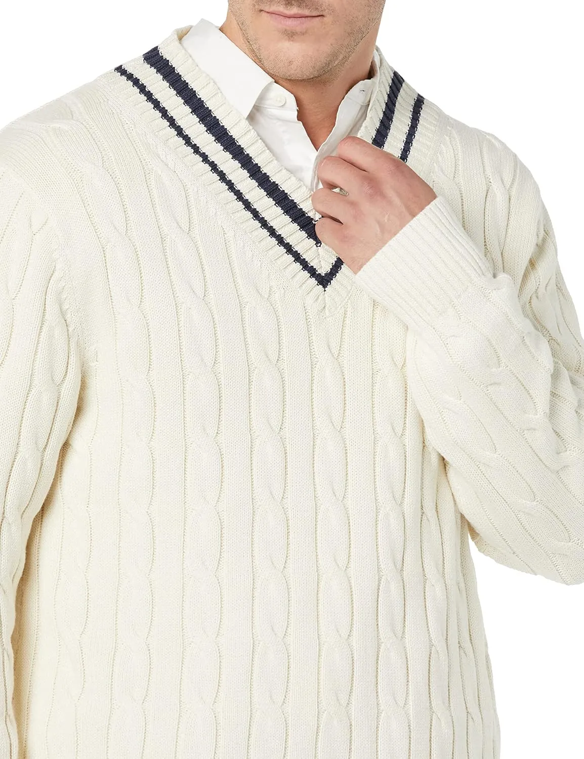 Amazon Essentials Men's Cable Knit V-Neck Sweater