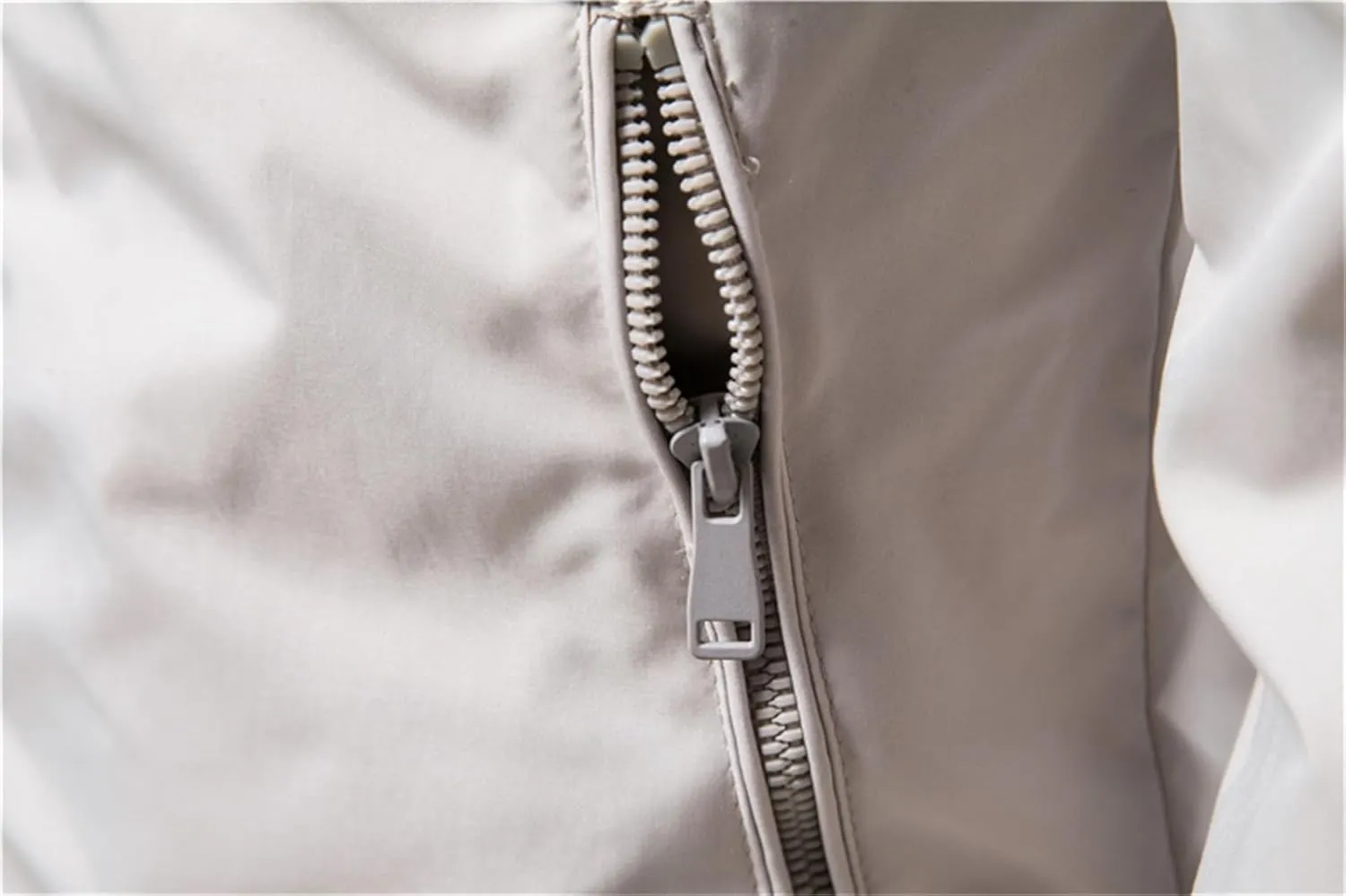 Mens Lightweight Bomber Jacket Casual Windbreaker Windproof Zip Up with Pockets for Everyday Wear