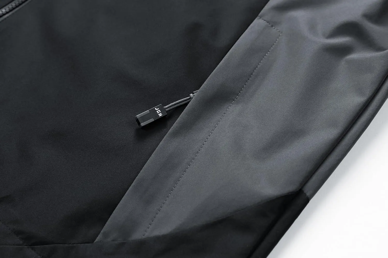 Men's Outdoor Waterproof Jacket Lightweight Breathable Windbreaker Hooded Multifunctional Sports Jacket